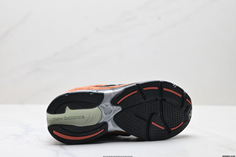 New Balance M2010 series running shoes, athletic shoes, breathable and cushioned mesh, casual wear.