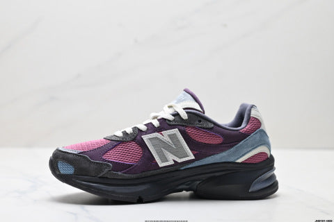 New Balance M2010 series running shoes, featuring a dad-style design with breathable mesh fabric, suitable for casual sports.