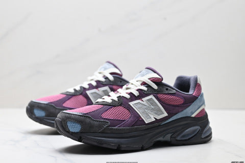 New Balance M2010 series running shoes, featuring a dad-style design with breathable mesh fabric, suitable for casual sports.
