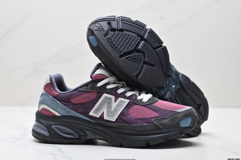 New Balance M2010 series running shoes, featuring a dad-style design with breathable mesh fabric, suitable for casual sports.