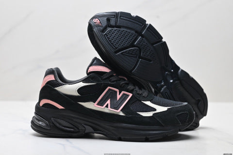 New Balance 2010 series athletic shoes, running shoes, retro dad style, mesh casual style.