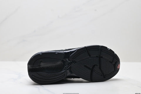 New Balance 2010 series athletic shoes, running shoes, retro dad style, mesh casual style.