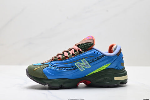 New Balance 1000 series running shoes, athletic shoes, comfortable, non-slip, low-top casual style.