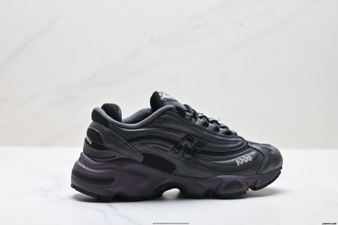 New Balance 1000 series running shoes, athletic shoes, comfortable, non-slip, low-top casual style.