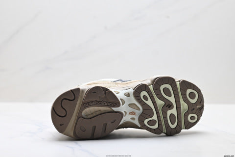 New Balance 1000 series athletic shoes, running shoes, comfortable, slip-resistant, durable, and casual.
