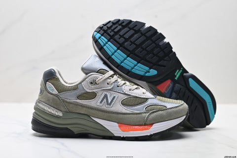 New Balance 992 series athletic running shoes, classic casual style, versatile.