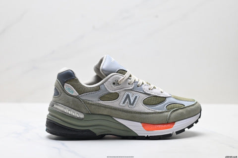 New Balance 992 series athletic running shoes, classic casual style, versatile.