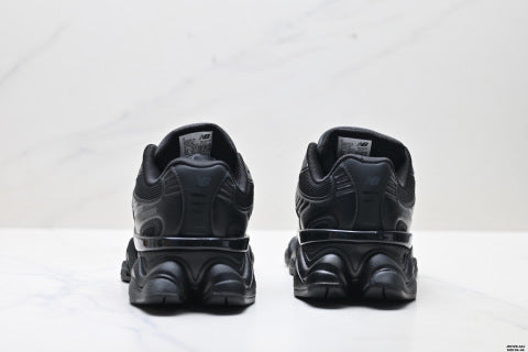 New Balance M2000 series running shoes: stylish, versatile, shock-absorbing, slip-resistant, and durable.