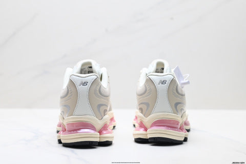 New Balance M2000 series running shoes: stylish, versatile, shock-absorbing, slip-resistant, and durable.
