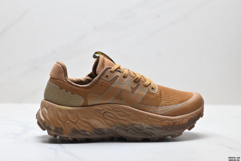 New Balance MTMORLY3 running shoes: Thick sole for added height and cushioning, versatile and stylish.