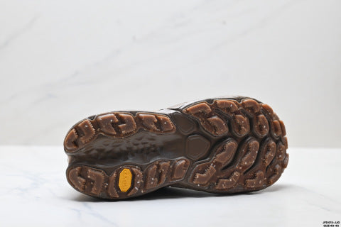 New Balance MTMORLY3 running shoes: Thick sole for added height and cushioning, versatile and stylish.