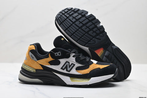 New Balance 992 series sneakers, classic casual, versatile chunky running shoes.