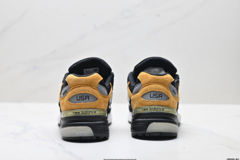 New Balance 992 series sneakers, classic casual, versatile chunky running shoes.