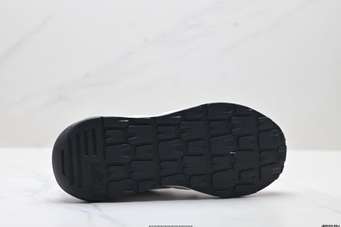 New Balance 5740 series running shoes, athletic shoes, slip-resistant, wear-resistant, and cushioned.