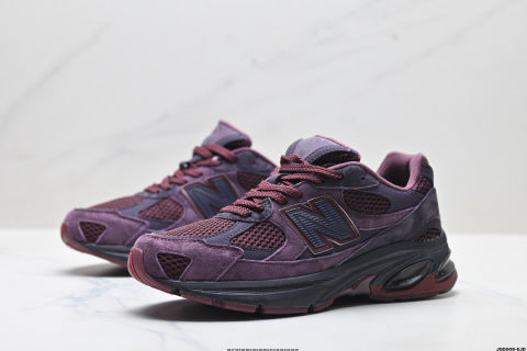 New Balance 2010 Series Sneakers: Durable and Breathable Mesh Fabric for Casual Running