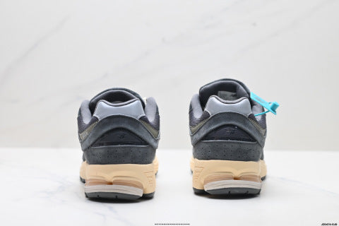 New Balance 2002R running shoes, athletic shoes, comfortable, slip-resistant, durable, and casual.