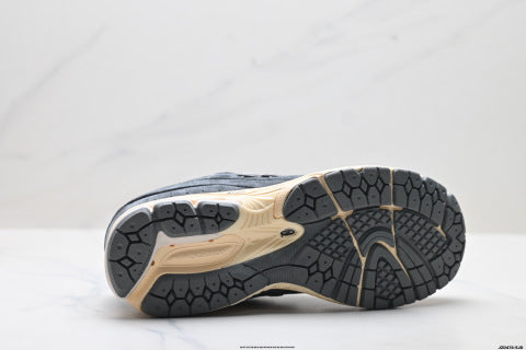 New Balance 2002R running shoes, athletic shoes, comfortable, slip-resistant, durable, and casual.
