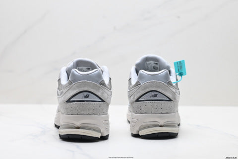 New Balance 2002R running shoes, athletic shoes, comfortable, slip-resistant, durable, and casual.