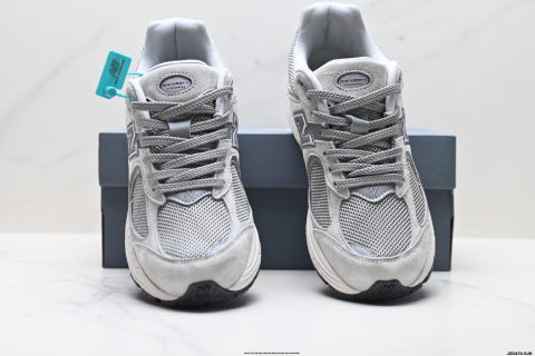 New Balance 2002R running shoes, athletic shoes, comfortable, slip-resistant, durable, and casual.
