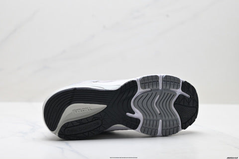 New Balance NB 990 series running shoes, breathable mesh upper, low-top casual shoes.