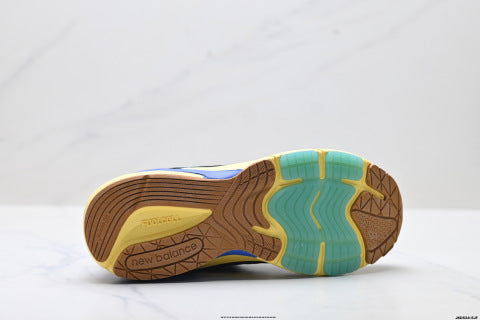 New Balance NB 990 series athletic shoes, running shoes, breathable mesh upper, low-top casual shoes.