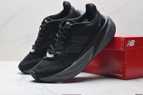 New Balance FuelCell running shoes, athletic shoes, simple design, slip-resistant, durable, breathable and lightweight.