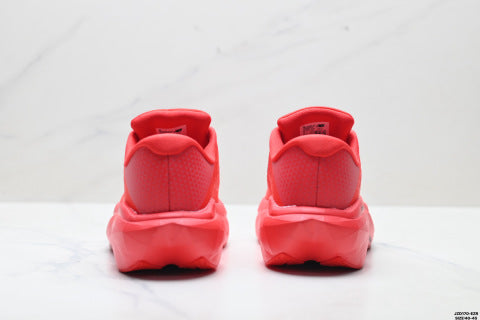 New Balance FuelCell running shoes: Simple mesh fabric, slip-resistant, durable, breathable, and lightweight.