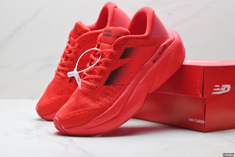 New Balance FuelCell running shoes: Simple mesh fabric, slip-resistant, durable, breathable, and lightweight.
