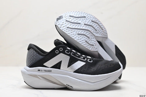 New Balance FuelCell running shoes: Simple mesh fabric, slip-resistant, durable, breathable, and lightweight.