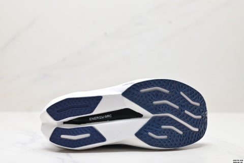 New Balance FuelCell running shoes: Simple mesh fabric, slip-resistant, durable, breathable, and lightweight.
