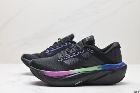 New Balance FuelCell athletic shoes, running shoes, simple mesh fabric, non-slip, wear-resistant, breathable and lightweight.