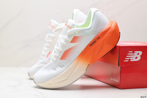 New Balance FuelCell athletic shoes, running shoes, simple mesh fabric, non-slip, wear-resistant, breathable and lightweight.