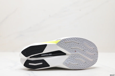 New Balance FuelCell Running Shoes: Simple mesh fabric, non-slip, wear-resistant, breathable, and lightweight. Men's shoes.