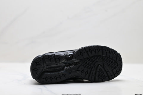 New Balance 1906L Loafers: Shock-absorbing, slip-resistant, and durable low-top casual shoes.