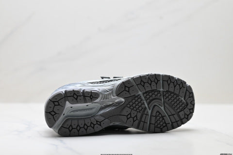 New Balance M1906 series athletic shoes, chunky sneakers, men's and women's running shoes, breathable and cushioned.
