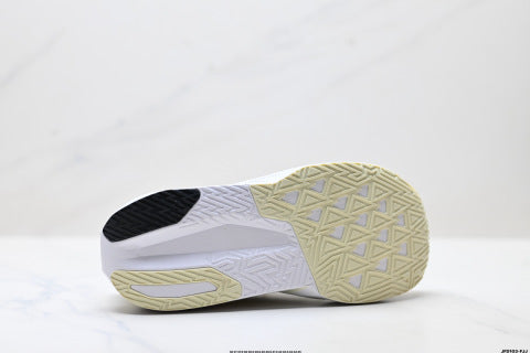 New Balance FuelCell Sneakers: Simple design, mesh fabric, non-slip, wear-resistant, breathable, and lightweight; ideal for marathon running.